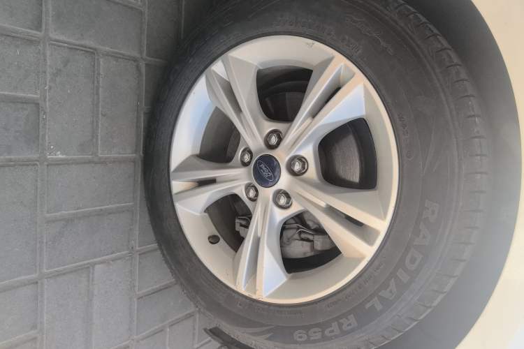 Used Ford Focus 2012 Sedan 1.6L Manual Fashion Edition
