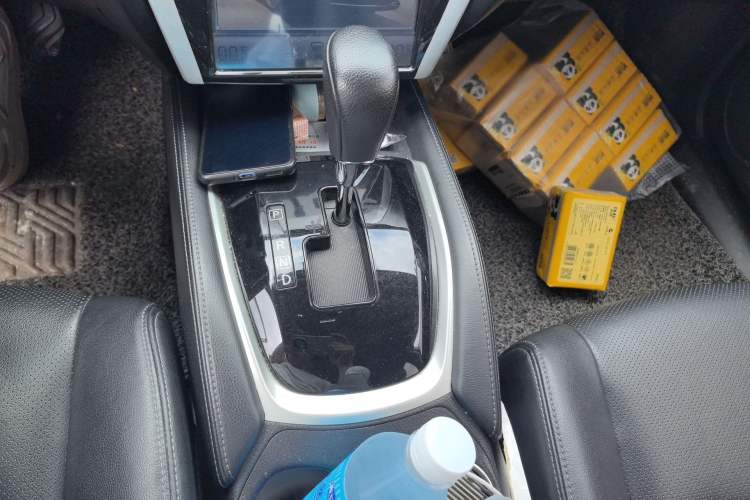 Used Nissan X-Trail 2015 2.0L CVT Comfort MAX Edition 2WD Gear Lever