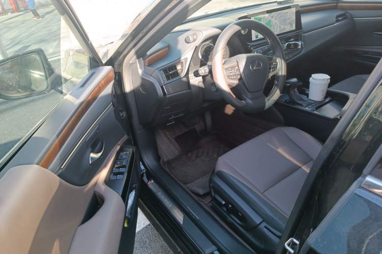 Used Lexus ES 2024 200 Premium Edition Driver Seat