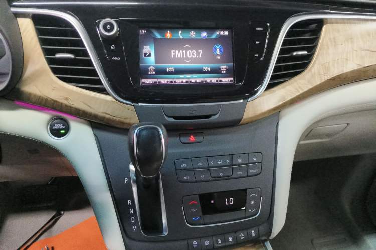 Used Buick GL8 2017 ES 28T Comfort Model China V Standard Audio And AC Panel