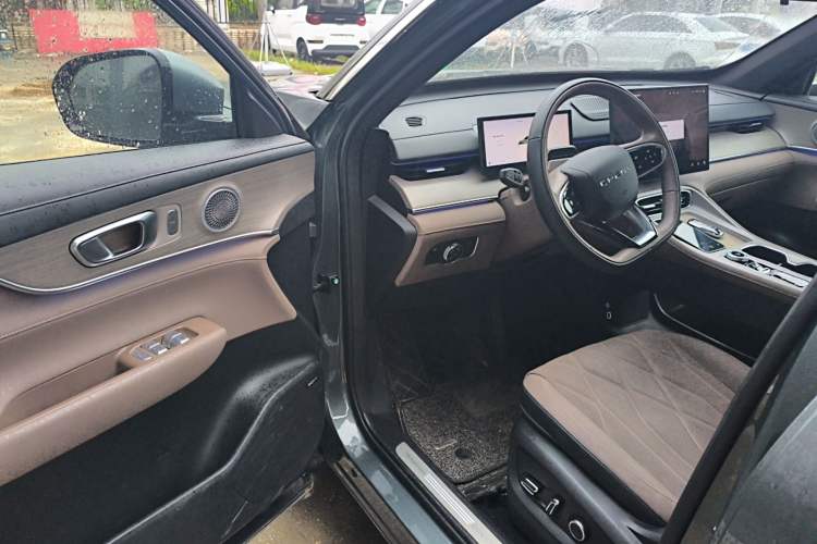 Used Chery Tiggo 8 PLUS 2025 290TGDI DCT Prestige 5-Seater
