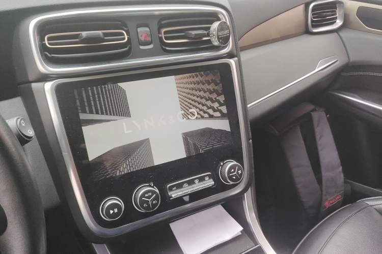 Used Lynk & Co 01 2017 2.0T Two-Wheel Drive Pro Edition Audio And AC Panel