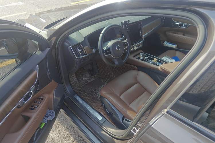 Used Volvo V90 2022 Cross Country B5 AWD Smart Range Edition
