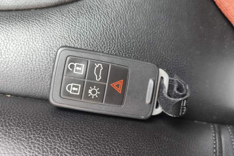 Used Volvo V40 2017 T3 Zhiya Edition
