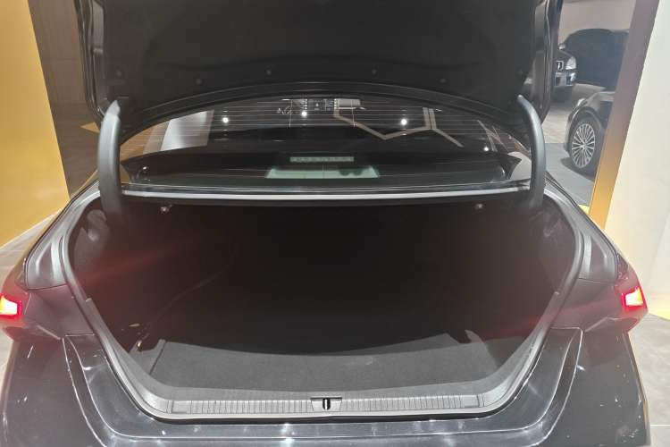 Used Toyota Avalon 2019 2.0L Luxury Edition China VI Standard