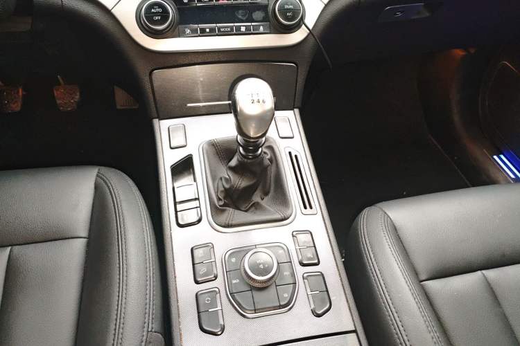 Used Haval H6 Coupe 2015 Blue-Label Facelift 2.0T Manual Two-Wheel Drive Urban Version
