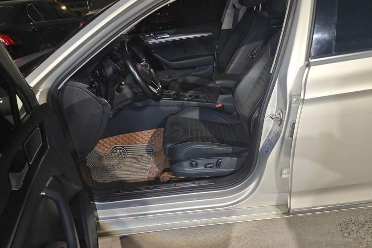 Used Volkswagen Magotan 2020 380TSI DSG Luxury Version Left Front Seat