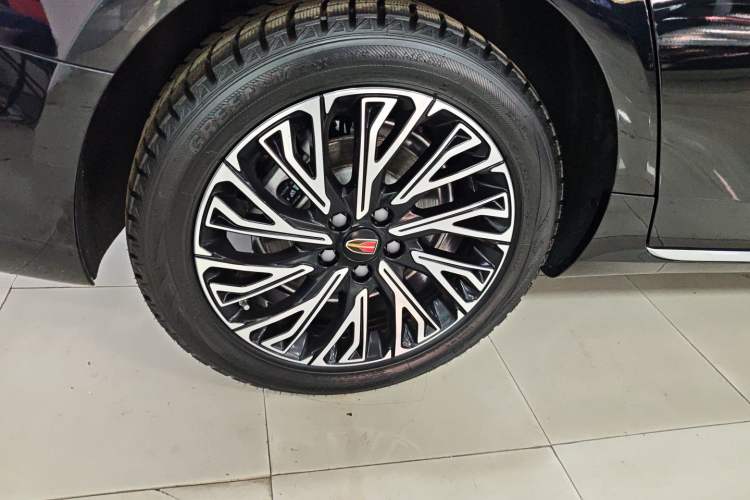 Used Hongqi H5 2025 2.0T Automatic Flag Edition – 500 000 Units Commemorative Version
