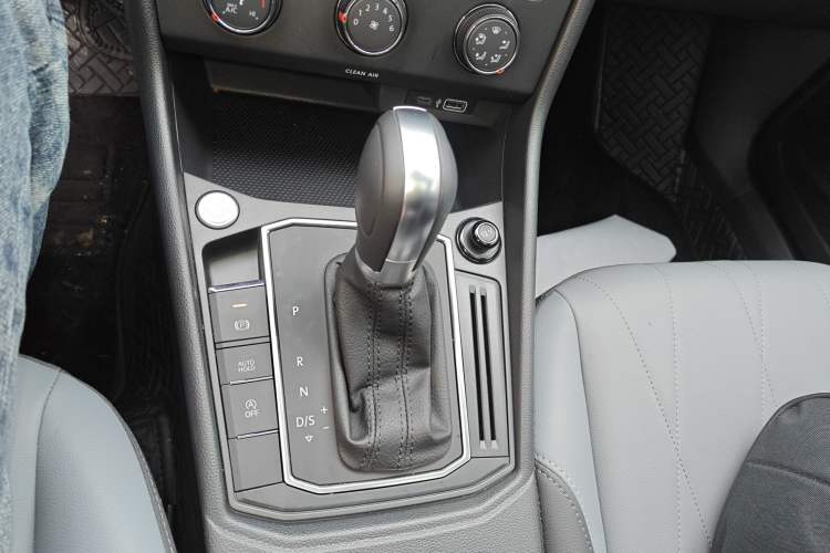 Used Volkswagen Lavida 2024 1.5L Automatic 5 Million Edition Gear Lever