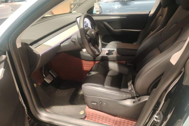 Used Tesla Model Y 2023 Long-Range All-Wheel-Drive Version