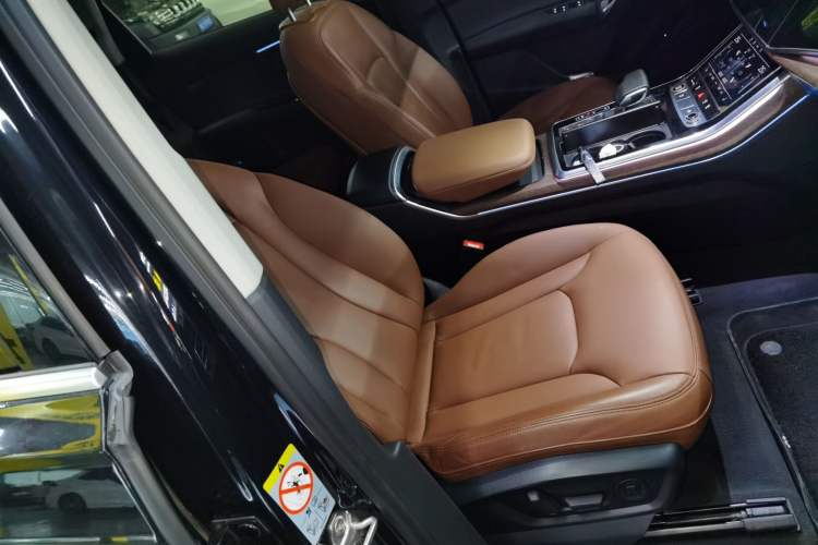 Used Audi Q7 2021 45 TFSI quattro S line Sport model
