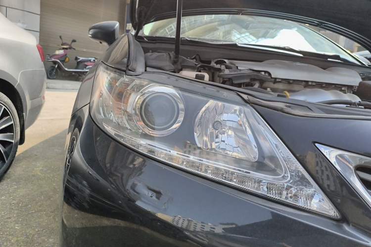 Used Lexus ES 2014 300h Elite Edition
