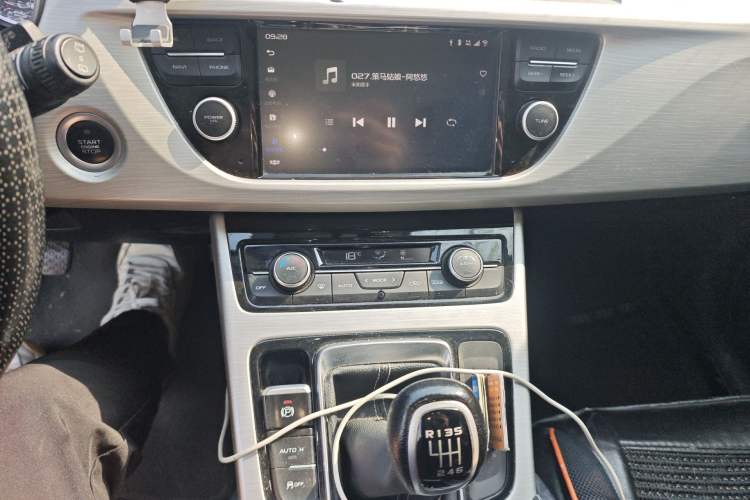 Used Geely Auto Emgrand X7 Sport 2018 2.0L Manual Two-Wheel Drive Zhiya Version Audio And AC Panel