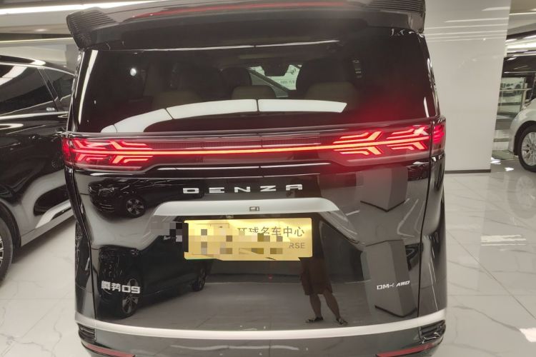 Used Denza D9 2022 DM-i 970 Four-Wheel Drive Flagship Model Rear