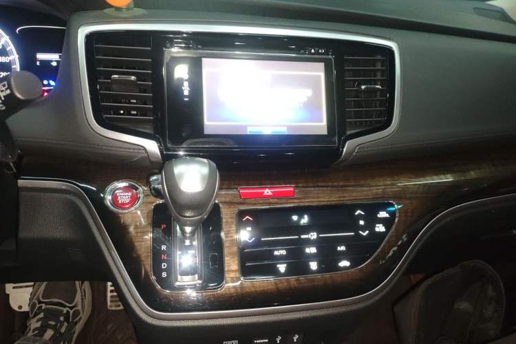 Used Honda Odyssey 2015 Updated Version 2.4L Smart Edition
