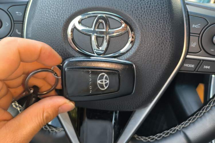 Used Toyota Avalon 2019 2.0L Ambition Edition China VI Vehicle Key