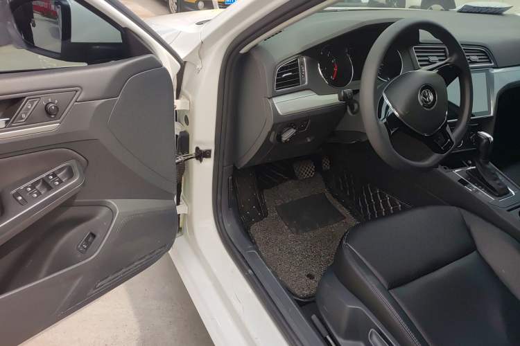 Used Volkswagen Lamando 2017 230TSI DSG Fashion Edition
