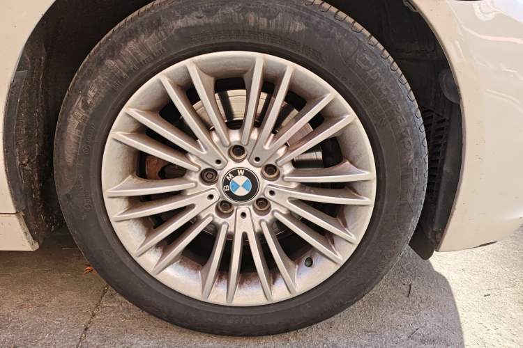 Used BMW 5 Series 2014 525Li Leading Model
