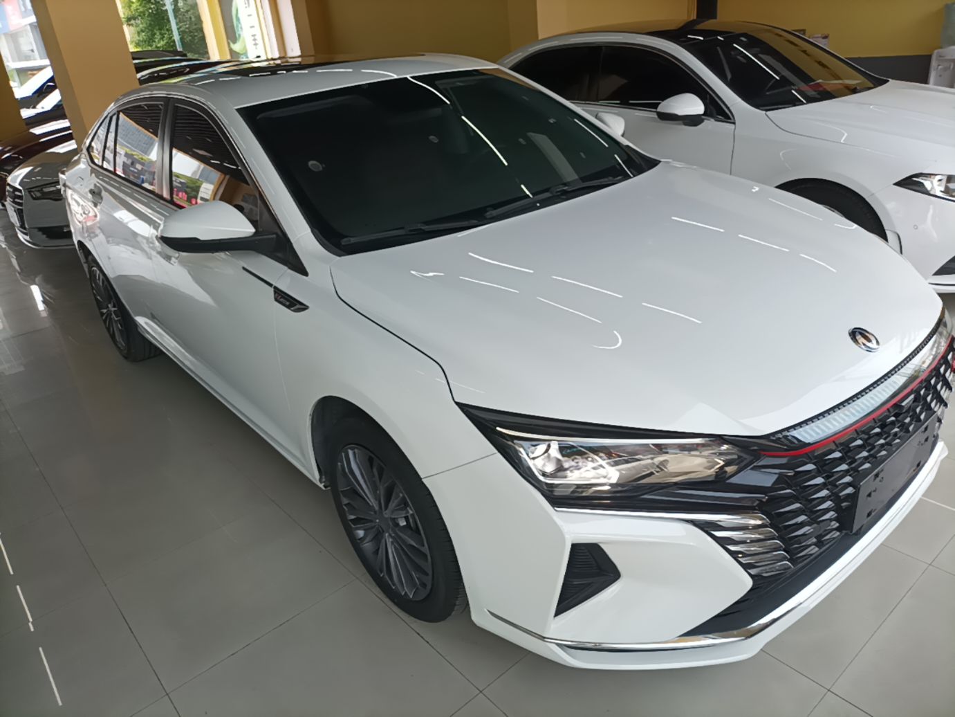 Dongfeng Aeolus Yixuan MAX 2021 1.5T Ultra-Stylish Trendsetter Edition — снимка 3