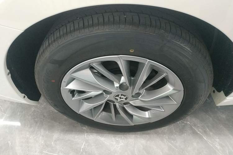 Used Venucia D60 2023 PLUS 1.6L XE CVT Trendy Edition
