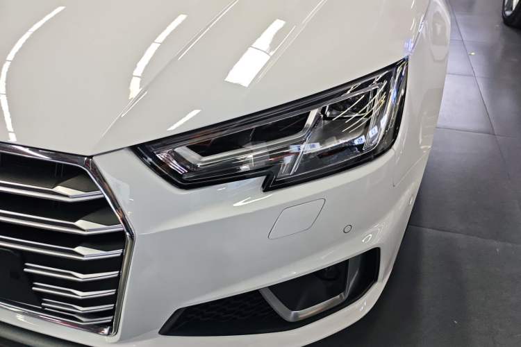Used Audi A4L 2019 40 TFSI Fashion Version China V