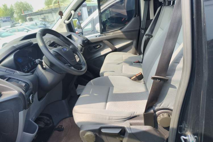 Used Ford Transit 2020 2.0T Diesel Multi-Function Commercial Vehicle Mid-Chassis Low-Roof Design with Dual Rear Doors Meeting China VI Emission Standards