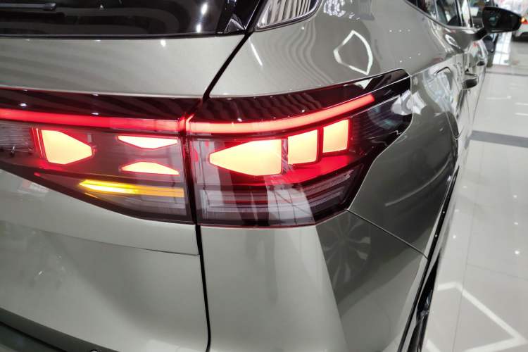 Used Volkswagen Tayron 2025 Tiguan L 380TSI 4Motion Luxury Easy Package Exterior 3