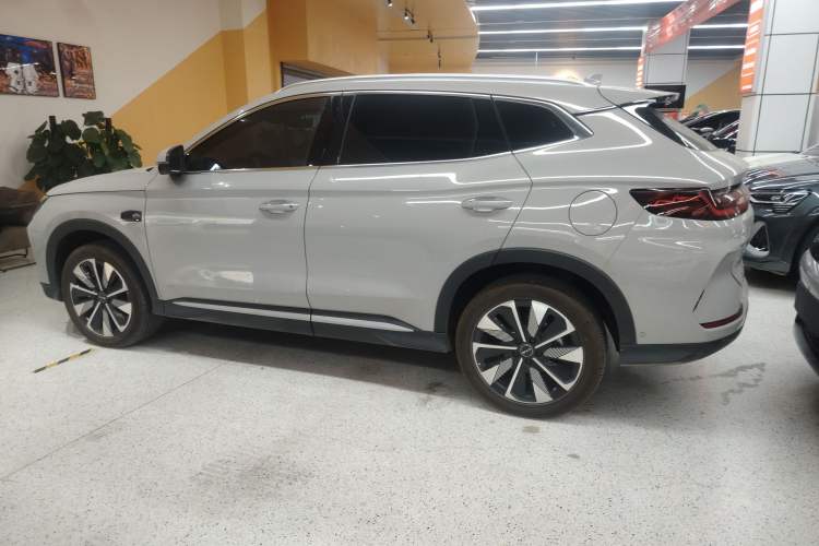 Used BYD Song PLUS New Energy 2025 EV Intelligent Driving Version 520km Premium Model
