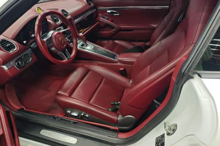 Used Porsche 718 2016 Cayman 2.0T
