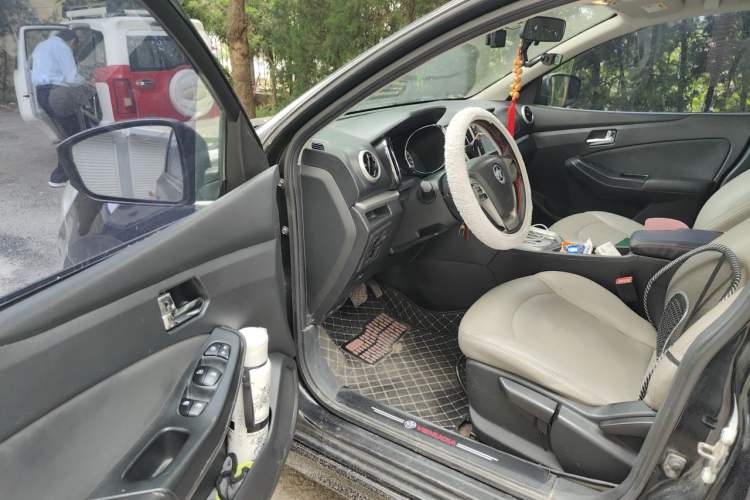 Used Venucia T70 2015 2.0L CVT Smart Edition