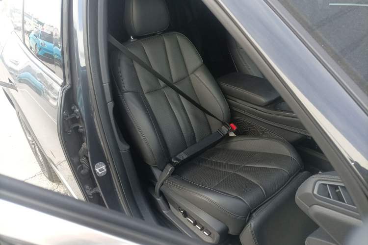 Used Nio ES8 2022 100kWh Signature Edition Six-Seater Right Front Seat