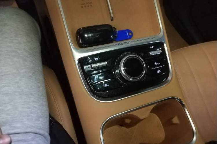 Used Geely Galaxy Xingjian 7 EM-i 2025 120km Flagship Edition Gear Lever