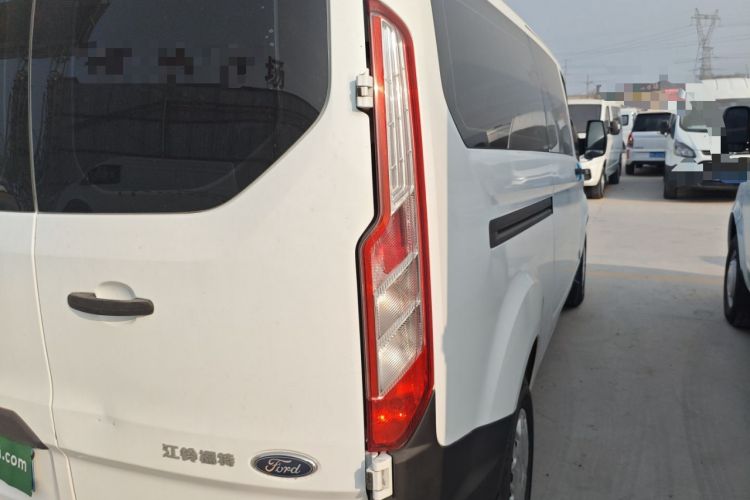Used Ford Transit 2020 2.0T Diesel Multi-Function Commercial Vehicle Mid-Chassis Low-Roof Design with Dual Rear Doors Meeting China VI Emission Standards