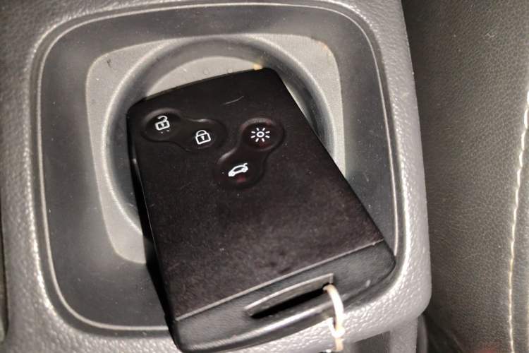 Used Renault Koleos 2013 2.5L 4x4 Comfort Edition Vehicle Key