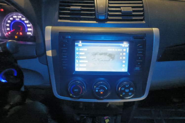 Used Zotye Z300 2014 New Vision 1.5L Manual Luxury Model