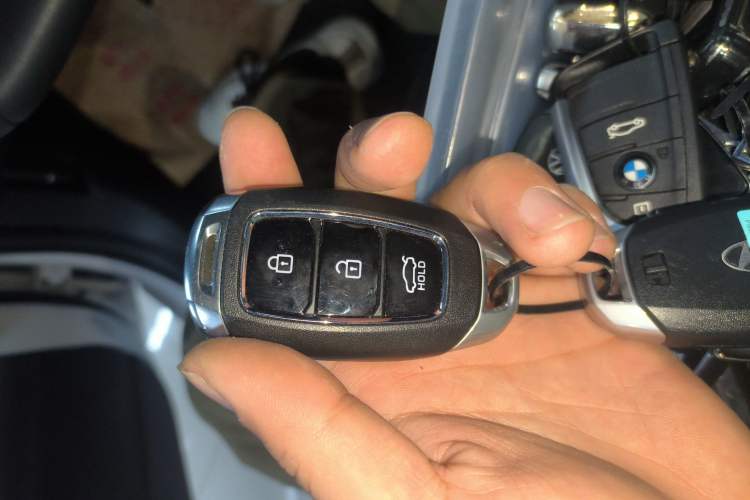 Used Hyundai Elantra 2023 1.5L CVT GLX Elite Edition Vehicle Key