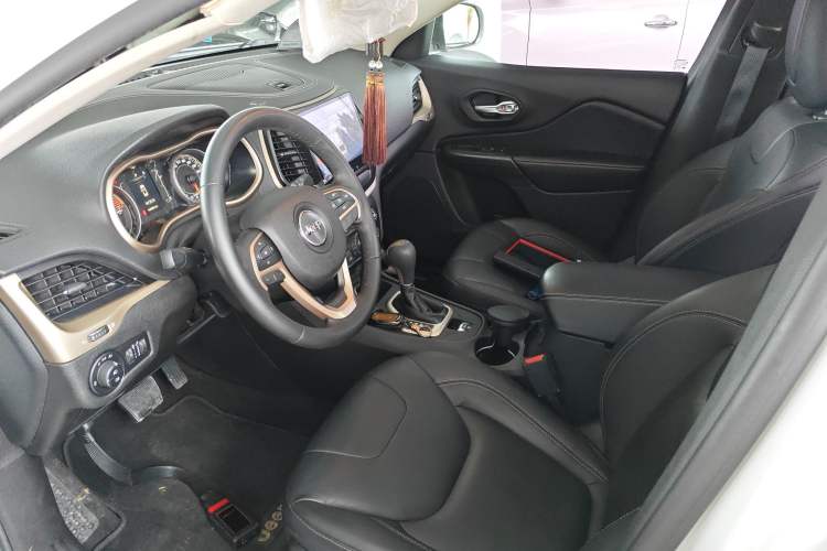 Used Jeep Cherokee 2016 2.4L Leading Edition