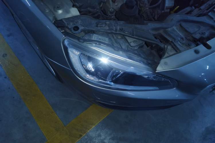 Used Volvo S60 2015 S60L 2.0T Zhiyuan Edition
