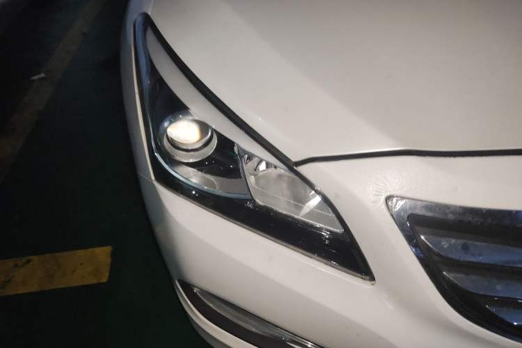 Used Hyundai Mistra 2016 1.8L Automatic Smart GLS Right Front Headlight