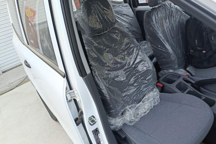 Used Wuling Hongguang New Energy 2024 All-Electric Model 300KM Standard Version Right Front Seat