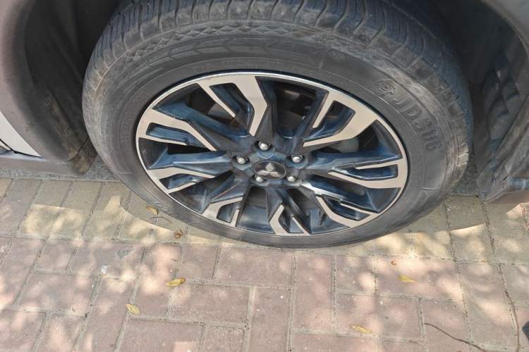 Used Mitsubishi Outlander 2019 2.0L Two-Wheel Drive Comfort Edition 5 Seats China V Standard