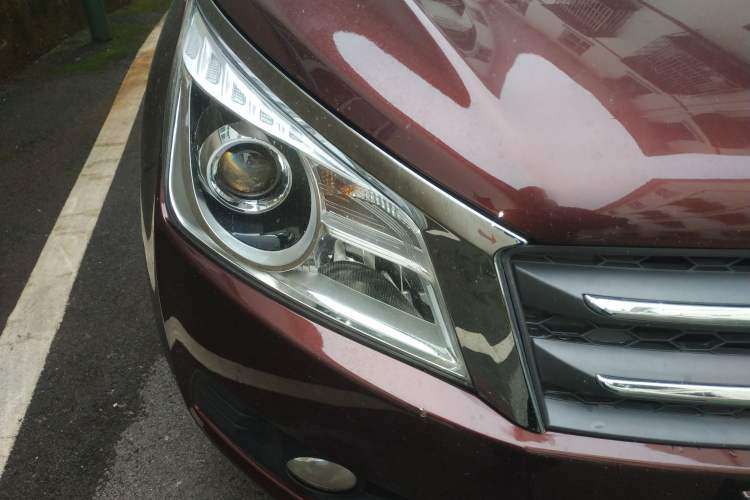 Used Venucia T70 2015 2.0L CVT Smart Edition Right Front Headlight