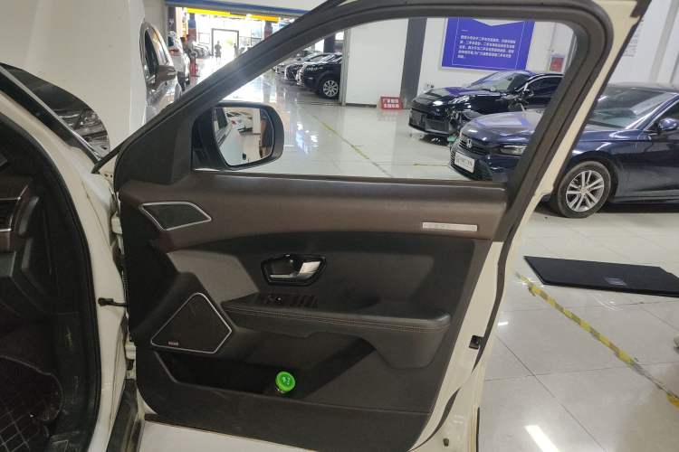 Used Land X7 2015 2.0T Panoramic Prestige Edition