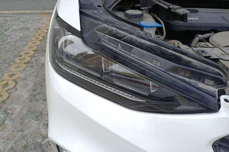 Used Wey VV6 2020 2.0T Two-Wheel Drive Smart Protection+ Right Front Headlight