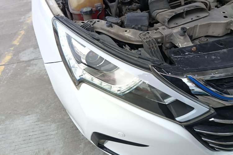 Used BYD Qin New Energy 2017 1.5T Luxury Model Right Front Headlight