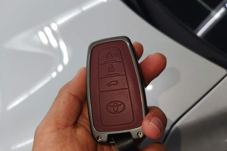 Used Toyota Avalon 2023 Dual-Engine 2.5L Luxury Edition Vehicle Key