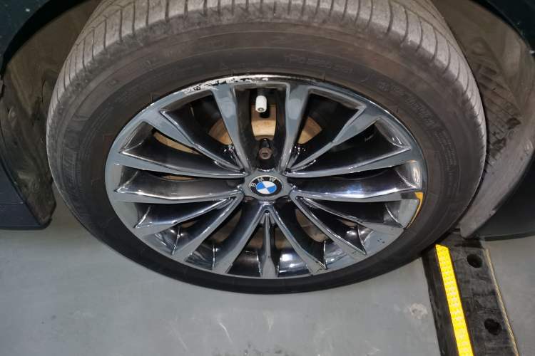Used BMW 5 Series 2018 530Li xDrive Luxury Package Right Front Wheel Hub