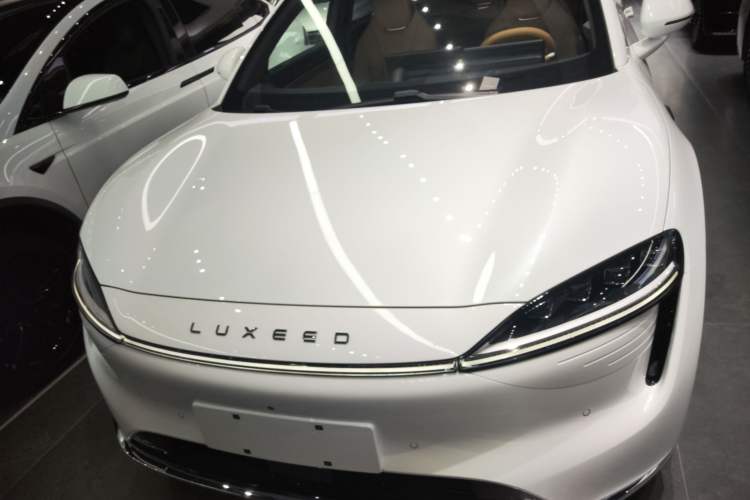 Used Hima Luxeed R7 2024 All-Electric 736 km Ultra Front