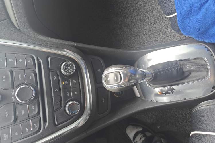 Used Buick Encore 2015 1.4T Automatic Two-Wheel Drive Urban Elite Version Gear Lever