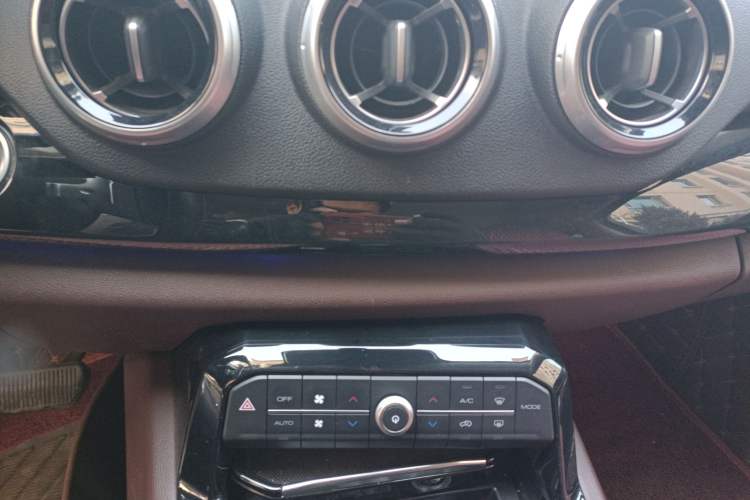 Used Wey VV7 2017 2.0T Ultra-Luxury Version
